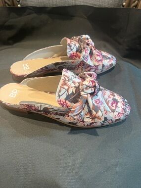 bp Floral Knot Slip-On Mules in Pink and Cream
